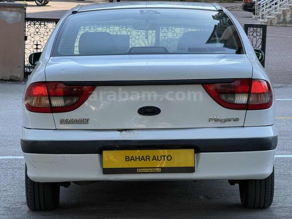 BAHAR AUTO'DAN 2003 MODEL HATASIZ BOYASIZ DÜŞÜK KM MEGANE 1