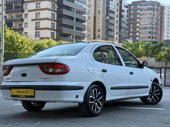 BAHAR AUTO'DAN 2003 MODEL HATASIZ BOYASIZ DÜŞÜK KM MEGANE 1