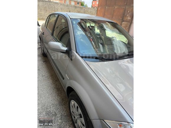 TEK ELDEN - RENAULT MEGANE - SEDAN AİLE ARACIDIR