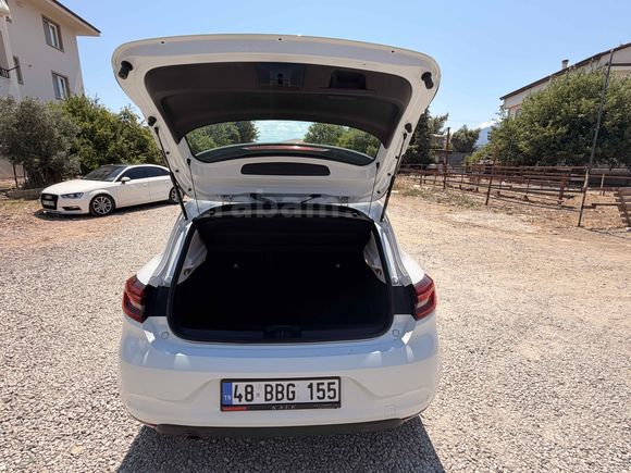 Galeriden Renault Clio 1.0 TCe Touch 2022 Model Muğla
