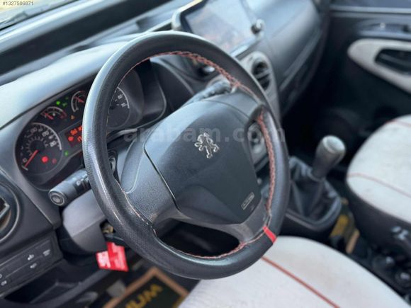 UZMAN AUTO DAN 2013 MODEL KM 190 BİN DE TEMİZ AİLE ARACI