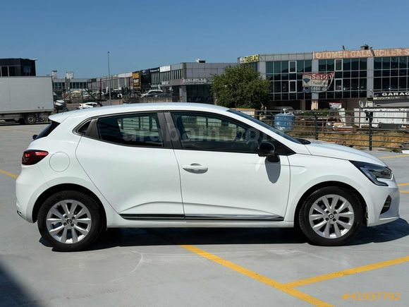 2023_MODEL_RENAULT_CLİO_TOUCH_HATASIZ_BOYASIZ_DEĞİŞENSİZ