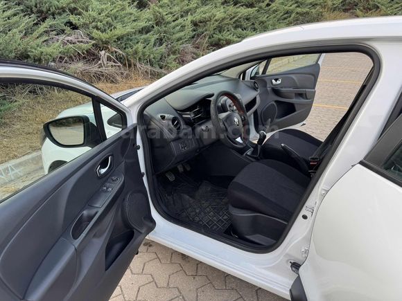 RENAULT CLİO 1.5 DCİ DEGİŞENSİZ DÜŞÜK KM TEMİZ ARAÇ