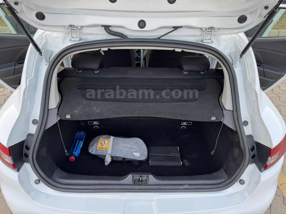 RENAULT CLİO 1.5 DCİ DEGİŞENSİZ DÜŞÜK KM TEMİZ ARAÇ