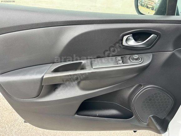 2015 MODEL 3,5 PARÇA BOYALI HATASIZ DEĞİŞENSİZ 175 BİN KM CLİO