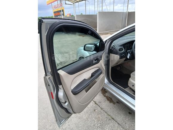 Sahibinden Ford Focus 1.6 Ghia 2006 Model