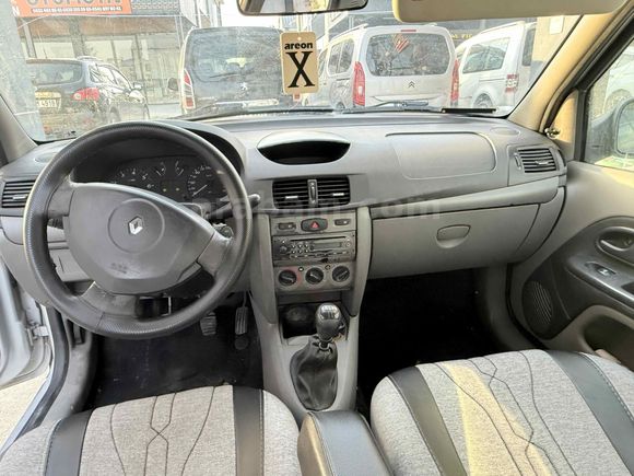 Galeriden Renault Symbol 1.4 Expression 2011 Model Van