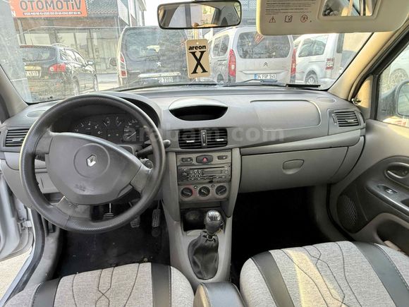 Galeriden Renault Symbol 1.4 Expression 2011 Model Van