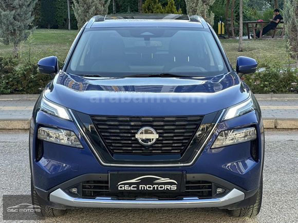 -- NISSAN X-TRAIL 1.5 e-FORCE PLATINIUM PREMIUM 4X4 25.000KM