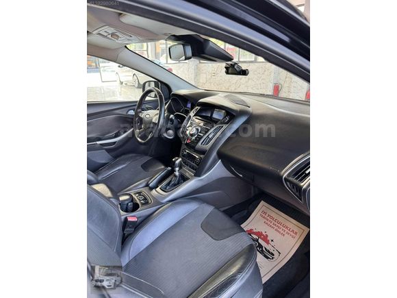 İLK KULLANICIDAN SERVİS BAKIMLI 1,6 DİZEL TİTANİUM PAKET