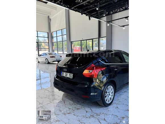 İLK KULLANICIDAN SERVİS BAKIMLI 1,6 DİZEL TİTANİUM PAKET