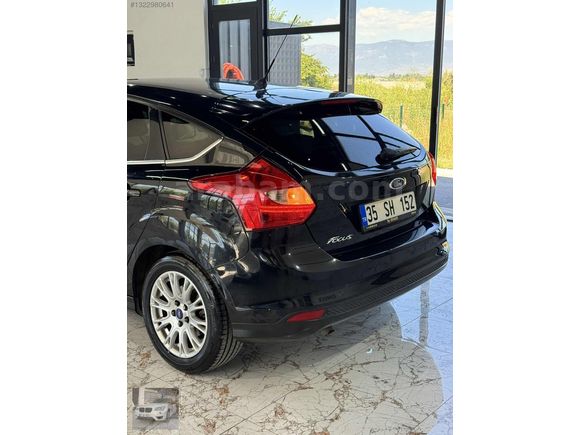 İLK KULLANICIDAN SERVİS BAKIMLI 1,6 DİZEL TİTANİUM PAKET