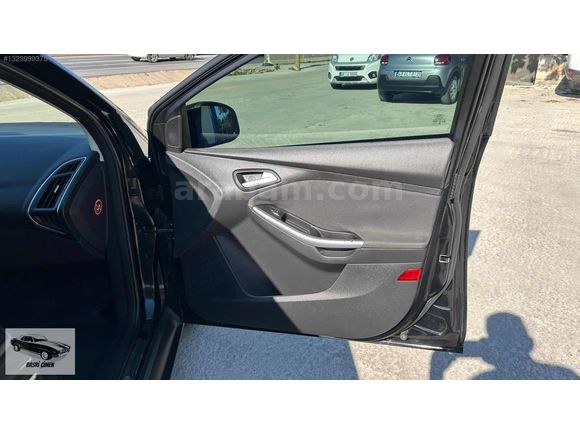 2012 Ford Focus 1.6tdci Titanium.(252.000kmde)