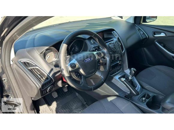 2012 Ford Focus 1.6tdci Titanium.(252.000kmde)