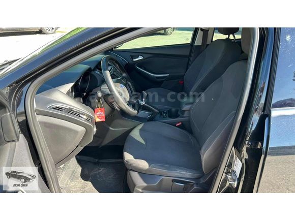 2012 Ford Focus 1.6tdci Titanium.(252.000kmde)