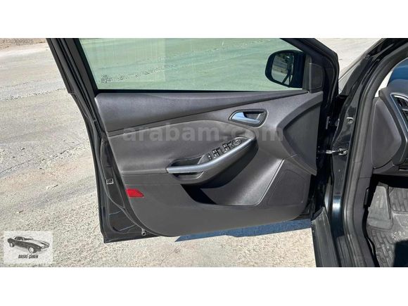 2012 Ford Focus 1.6tdci Titanium.(252.000kmde)