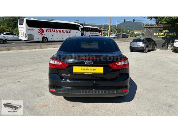 2012 Ford Focus 1.6tdci Titanium.(252.000kmde)