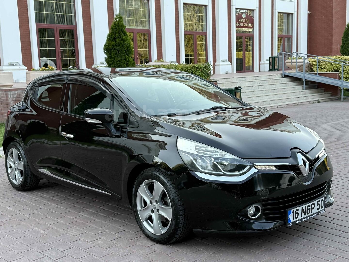Galeriden Renault Clio 1.2 TCe Icon 2013 Model Eskişehir 147.000 km Siyah 4