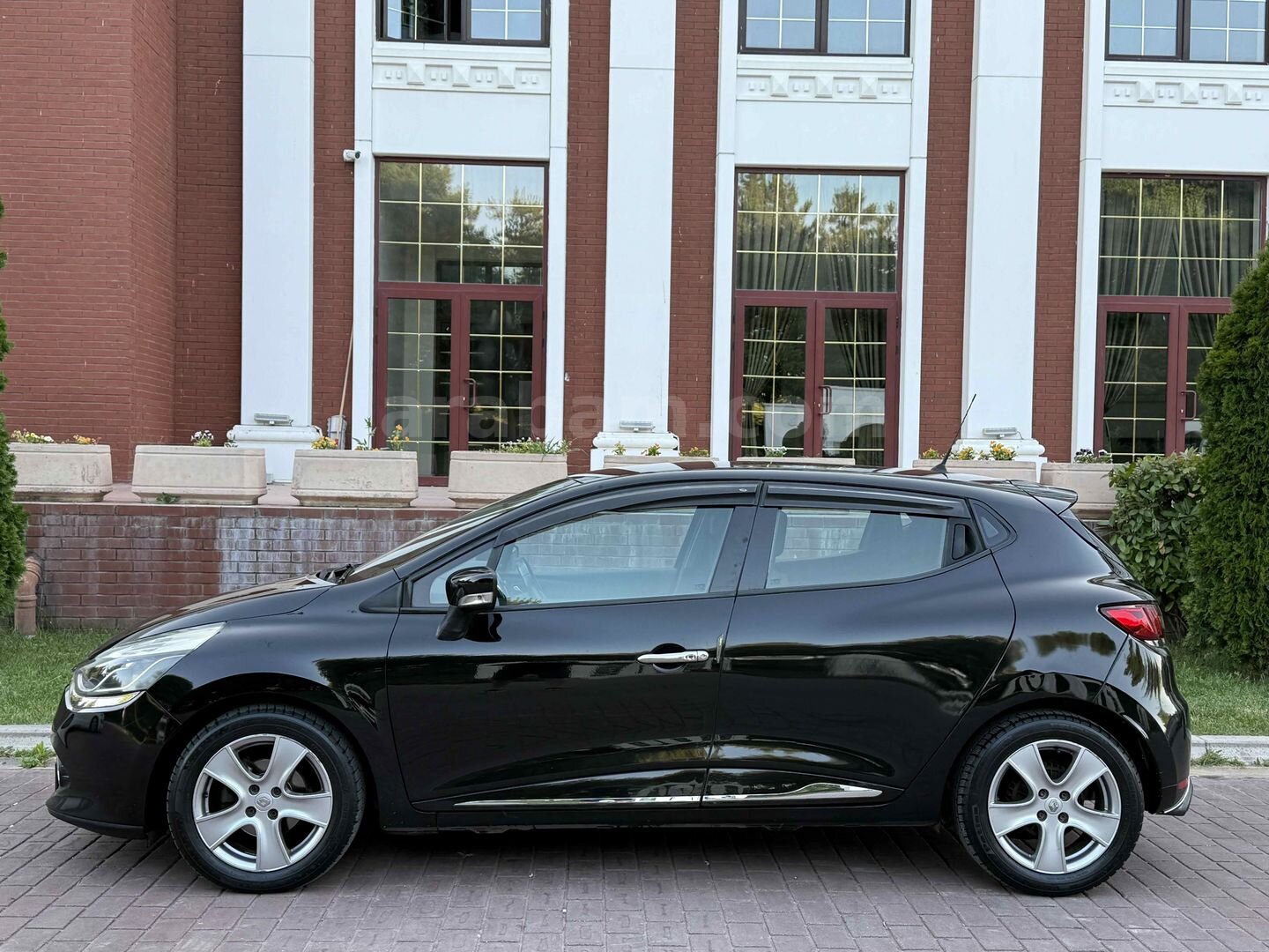 Galeriden Renault Clio 1.2 TCe Icon 2013 Model Eskişehir 147.000 km Siyah 7