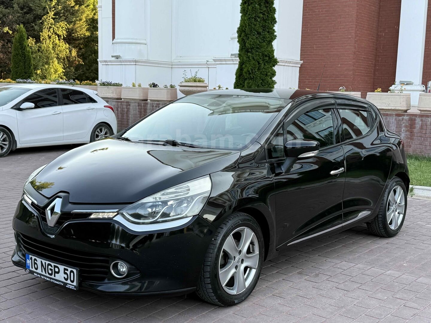 Galeriden Renault Clio 1.2 TCe Icon 2013 Model Eskişehir 147.000 km Siyah 6