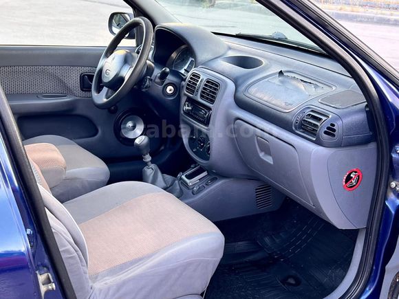 Sahibinden Renault Clio 1.4 RN 2000 Model