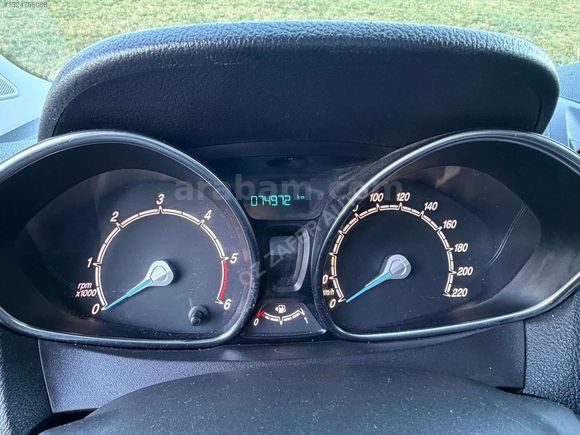 ÖZ ZAFER AUTO'DAN 2022 TİTANİUM PLUS 75.000 KM FORD COURİER