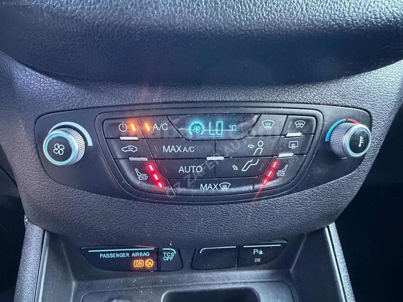 ÖZ ZAFER AUTO'DAN 2022 TİTANİUM PLUS 75.000 KM FORD COURİER