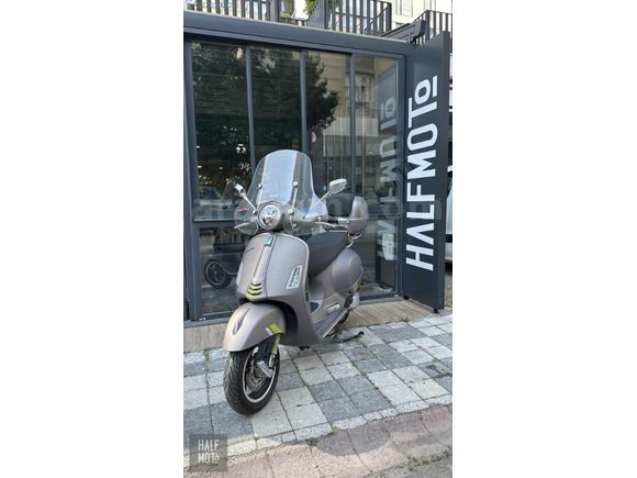 HALF MOTO 2024 VESPA GTS 300 SUPERTECH ÖN CAM-ÇANTA