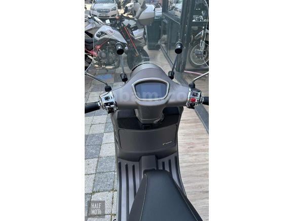 HALF MOTO 2024 VESPA GTS 300 SUPERTECH ÖN CAM-ÇANTA
