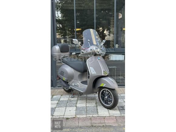 HALF MOTO 2024 VESPA GTS 300 SUPERTECH ÖN CAM-ÇANTA