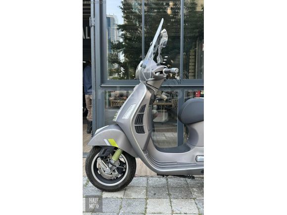 HALF MOTO 2024 VESPA GTS 300 SUPERTECH ÖN CAM-ÇANTA