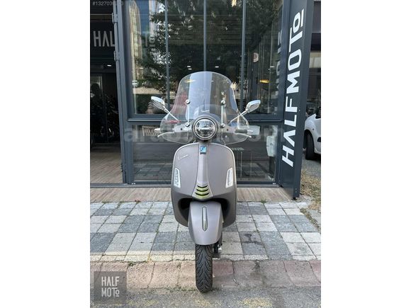 HALF MOTO 2024 VESPA GTS 300 SUPERTECH ÖN CAM-ÇANTA