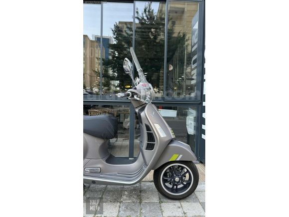 HALF MOTO 2024 VESPA GTS 300 SUPERTECH ÖN CAM-ÇANTA