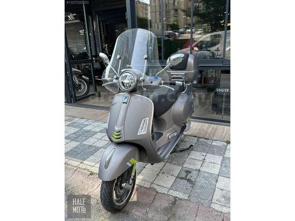 HALF MOTO 2024 VESPA GTS 300 SUPERTECH ÖN CAM-ÇANTA