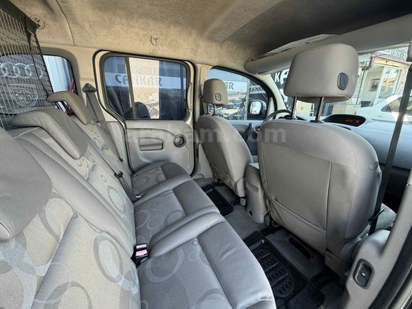 Galeriden Renault Kangoo Multix 1.5 dCi 6 İLERİ 105 HP 2009 Model İstanbul