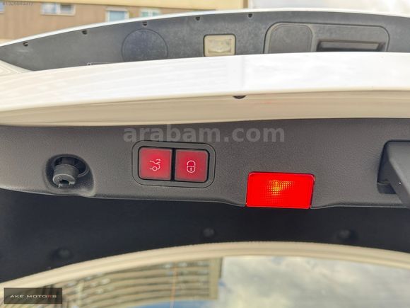 AKE MOTORS'dan Mercedes E180 Exclusive E.BAGAJ/CAMTAVAN/COMAND !