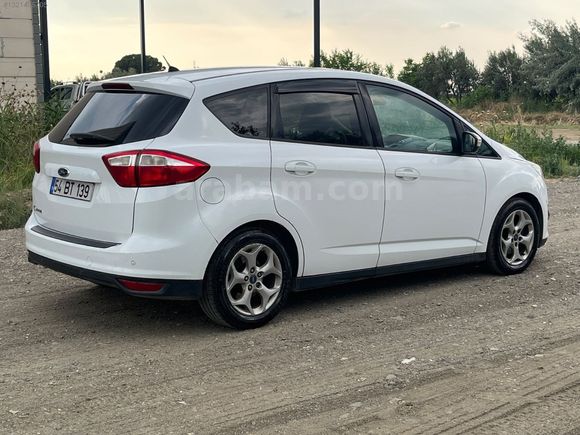 1 parça boya, değişensiz 143 bin kmde CMAX