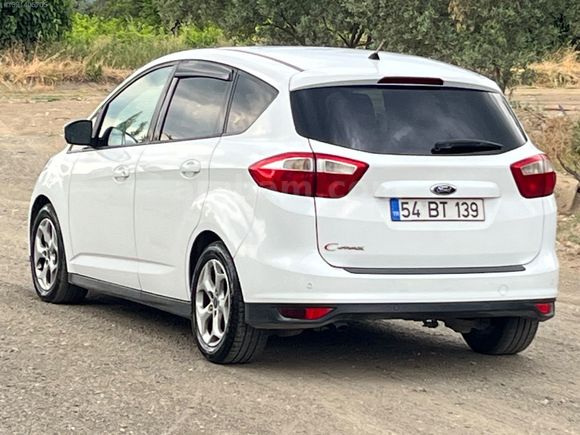 1 parça boya, değişensiz 143 bin kmde CMAX