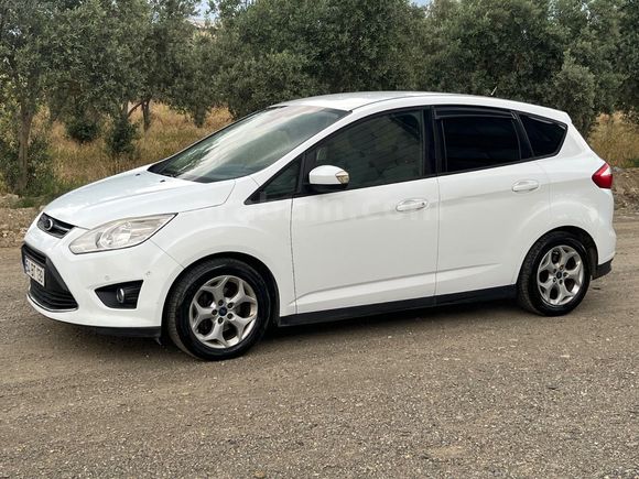 1 parça boya, değişensiz 143 bin kmde CMAX