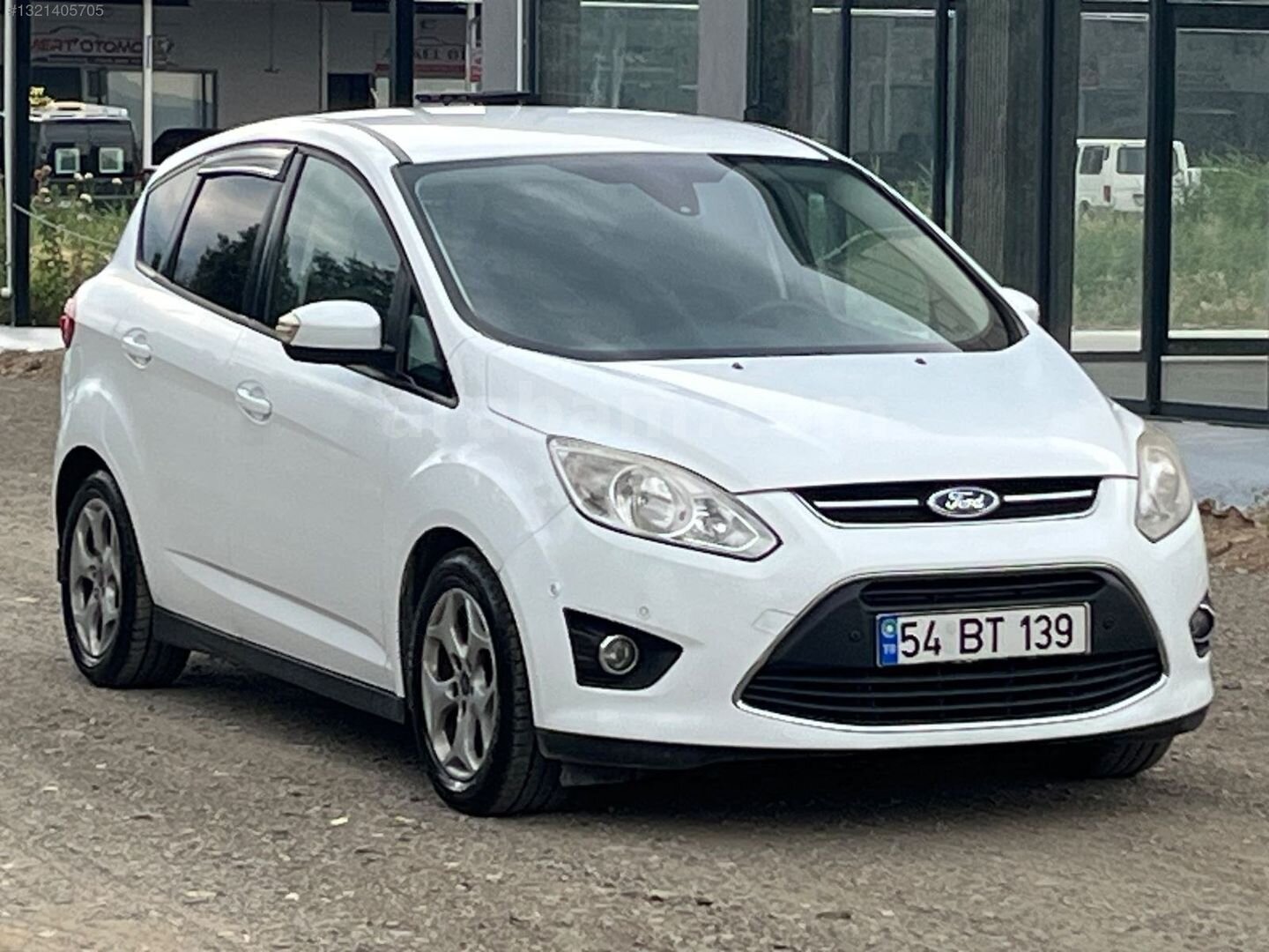 Galeriden Ford C-Max 1.6 TDCi Trend 2013 Model Manisa 143.800 km Beyaz 2