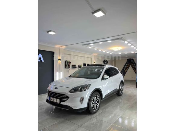 HATASIZ AİLE ARACI Ford Kuga 1.5 EcoBoost Titanium 2023 Model 