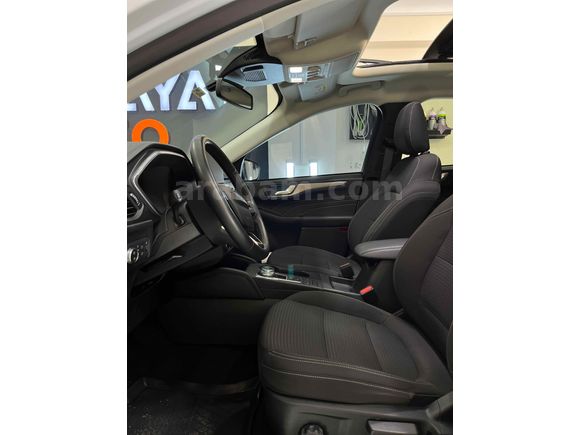 HATASIZ AİLE ARACI Ford Kuga 1.5 EcoBoost Titanium 2023 Model 