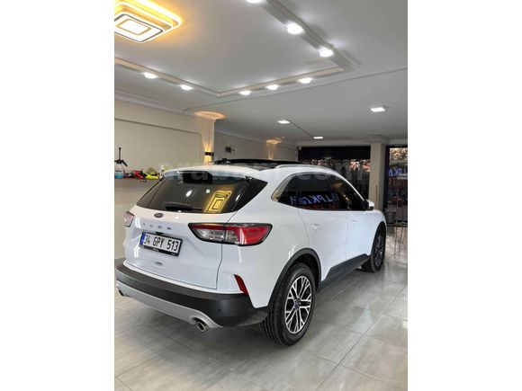 HATASIZ AİLE ARACI Ford Kuga 1.5 EcoBoost Titanium 2023 Model 