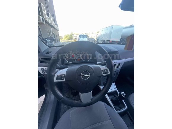 Değişensiz  tek lokal boyalı Astra