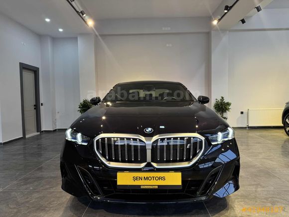 ŞEN MOTORS / 2023 BMW i5 eDrive40 / HATASIZ BOYASIZ /90.000 KM
