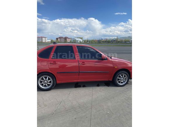 Uzun yolda binilmiş  temiz Polo 1.6 Classic  