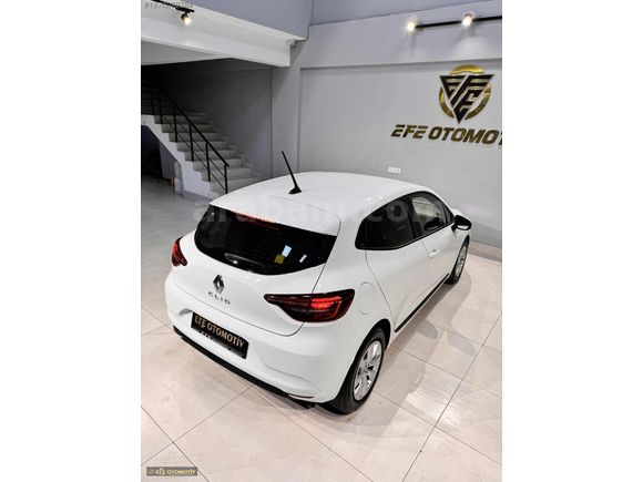 2022 RENAULT CLİO 1.0 SCE 1PARÇA BOYALI DEĞİŞENSİZ SERV. BAKIMLI