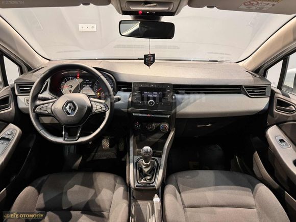 2022 RENAULT CLİO 1.0 SCE 1PARÇA BOYALI DEĞİŞENSİZ SERV. BAKIMLI