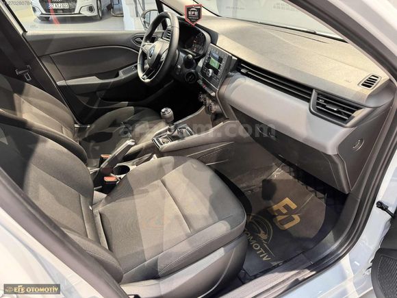 2022 RENAULT CLİO 1.0 SCE 1PARÇA BOYALI DEĞİŞENSİZ SERV. BAKIMLI