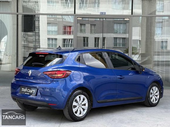 TAN CAR'S DAN 2023 CLIO 68.000 KM DEĞİŞENSİZ